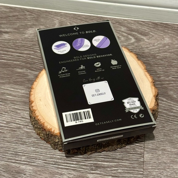 Casely iPhone 11 Pro Max Case Sleek Black Marble with Mag Safe - Picture 3 of 8